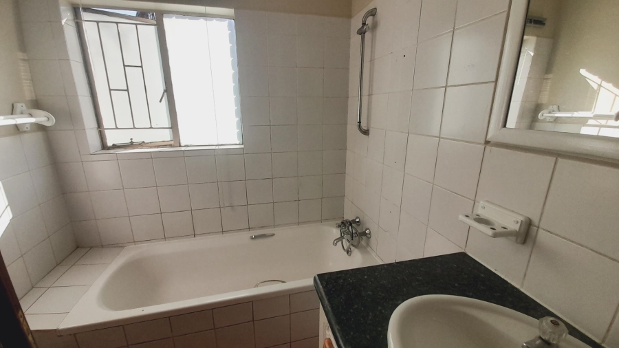 5 Bedroom Property for Sale in Ifafi North West